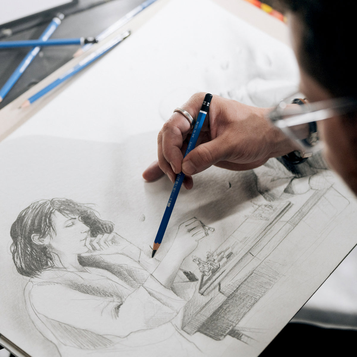 Drawing with a STAEDTLER Mars Lumograph pencil