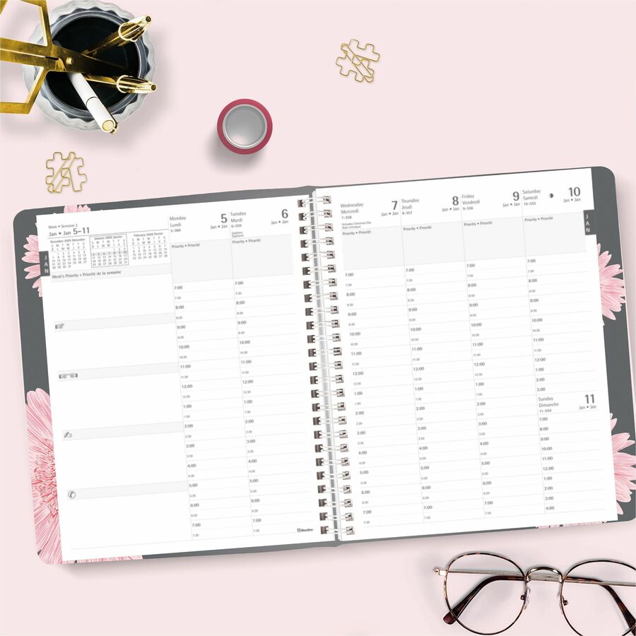 Agenda hebdomadaire/mensuel Blueline 2026 ruban rose, 13 mois, de décembre à décembre, 8,5 po x 6,75 po, marguerite rose, bilingue