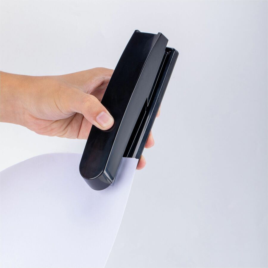 Business Source Full-Strip Plastic Desktop Stapler — Black