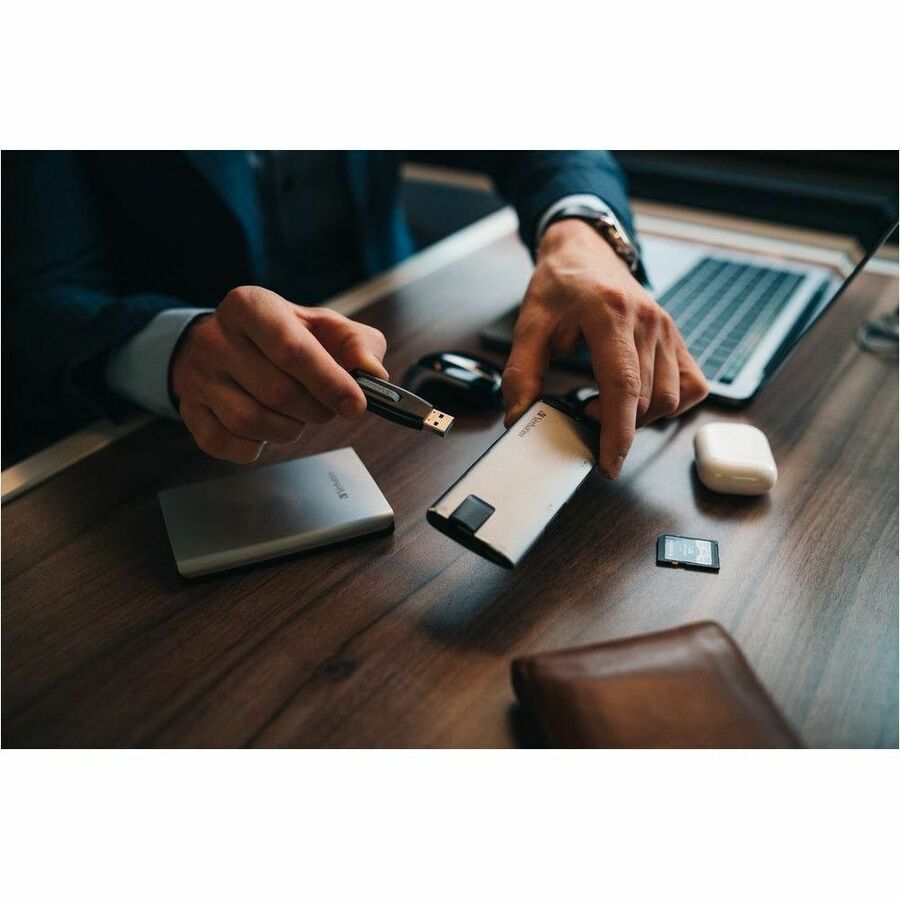 Microban 32GB Store 'n' Go V3 USB 3.2 Gen 1 Flash Drive - Gray