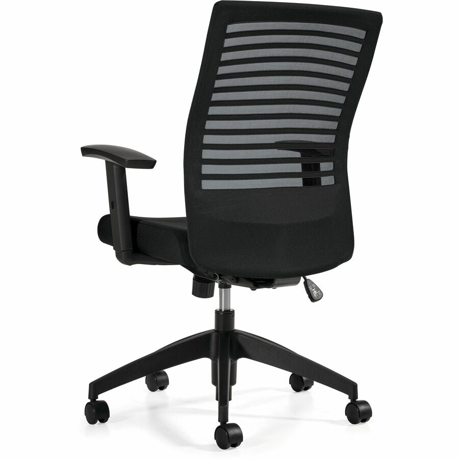 Chaise Basics Elora dossier en maille – Tissu Dance, dossier mi-hauteur, synchro-inclinaison