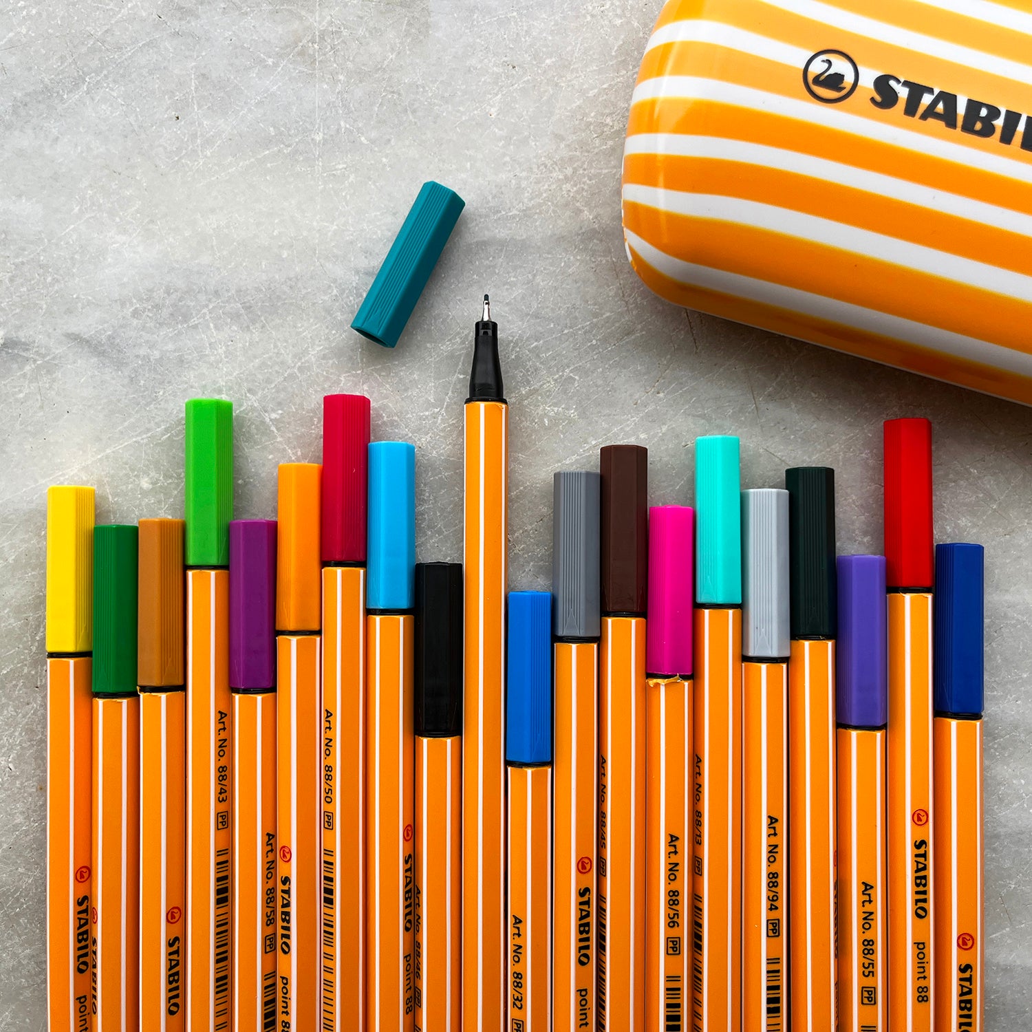 STABILO Pointe fine 0,88 mm / Lot de 20 / Couleurs assorties avec étui