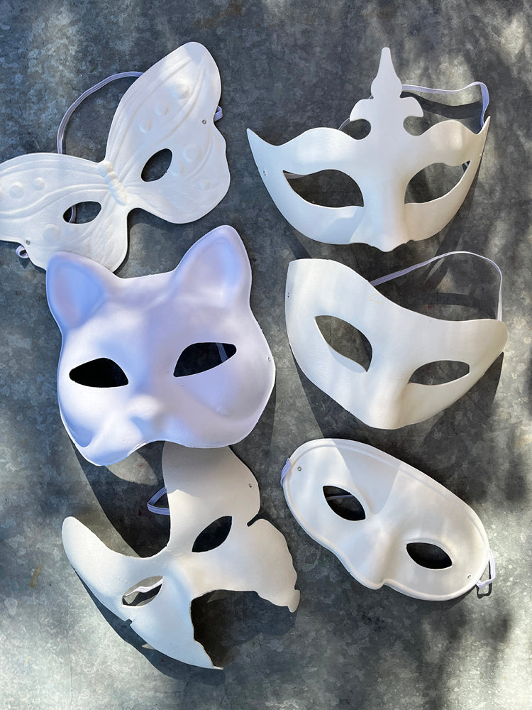 Masques en papier mâché