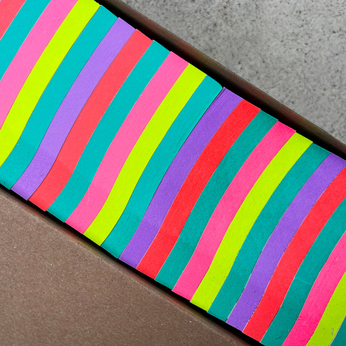 Blocs-notes Post-it Super Sticky 76x76 mm Couleurs Miami, pack armoire - 24 blocs (1680 feuilles)
